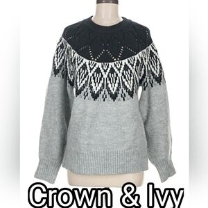 EUC (M) Crown & Ivy Pullover Sweater